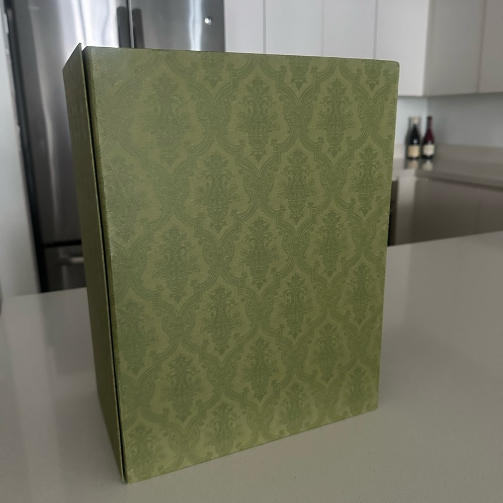 GUCCI Box Authentic Green Magnetic Closure 10”*14”